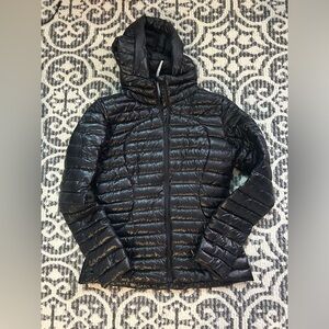 Lululemon jacket glossy black size 8